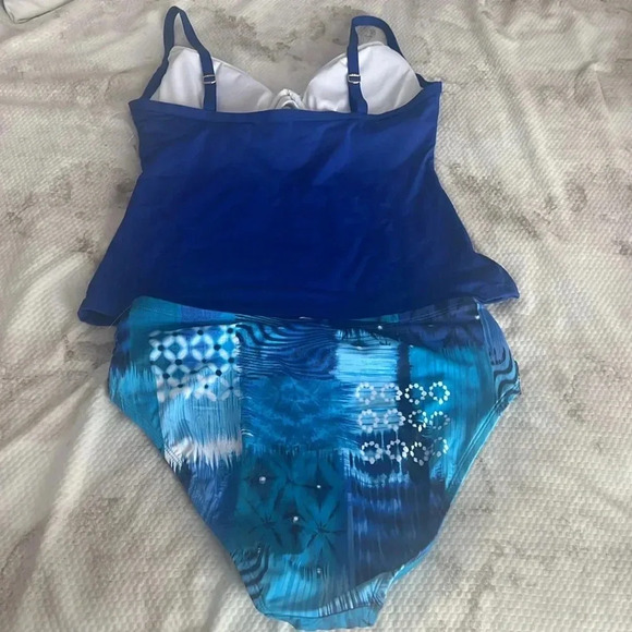 LET'S GET TWISTED D CUP V NECK
TANKINI TOP SIZE 10D BOTTOM SIZE 10 - Picture 8 of 10